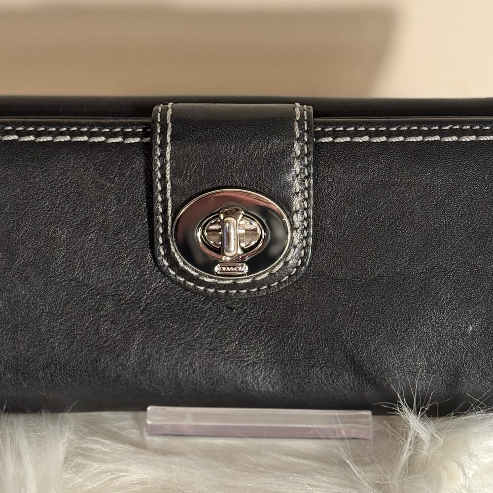 Coach long Black Leather Wallet with Turnlock Closure. EUC